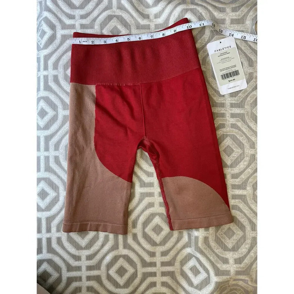 Fabletics Seamless High-Waisted Block Short HAUTE RED/MAPLEWOOD size XS NWT - Picture 3 of 7